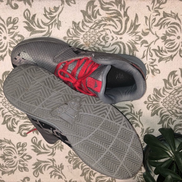 Big Kid’s Adidas Light Em Up 2 Basketball Shoe - Picture 3 of 5